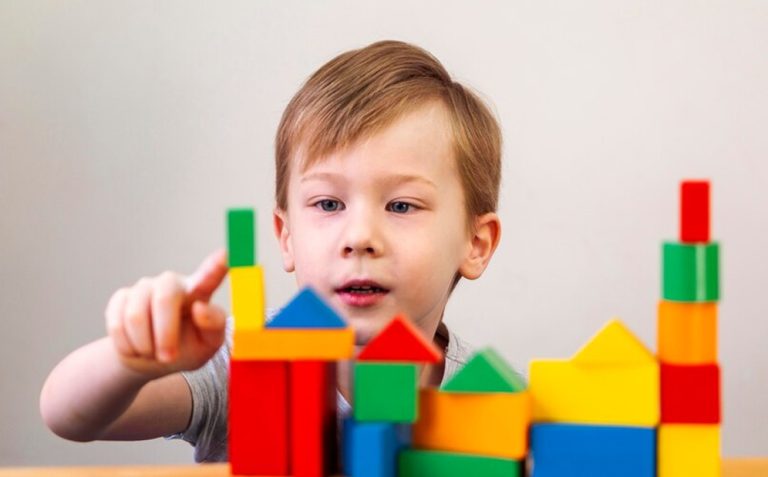 Cara Mengembangkan Kemampuan Berpikir Logis Anak Usia 3-6 Tahun